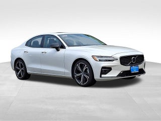 2024 Volvo S60 B5 Plus Dark Theme