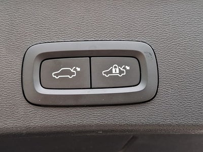 2023 Volvo XC40 B5 Plus Dark Theme