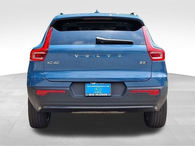 2023 Volvo XC40 B5 Plus Dark Theme