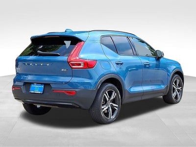 2023 Volvo XC40 B5 Plus Dark Theme