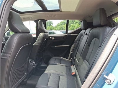 2023 Volvo XC40 B5 Plus Dark Theme