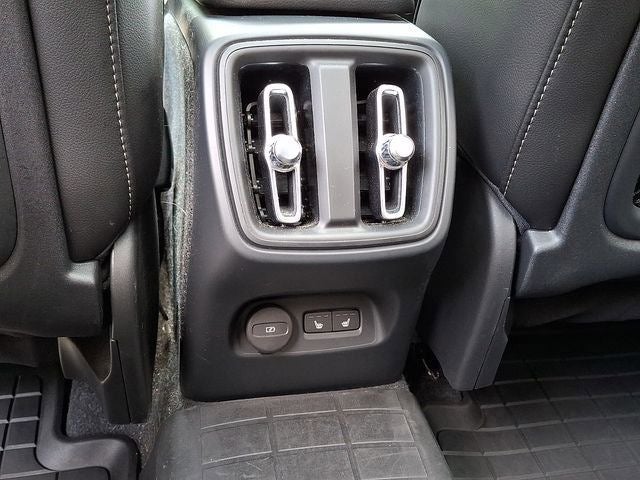 2023 Volvo XC40 B5 Plus Dark Theme