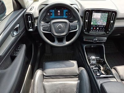 2023 Volvo XC40 B5 Plus Dark Theme