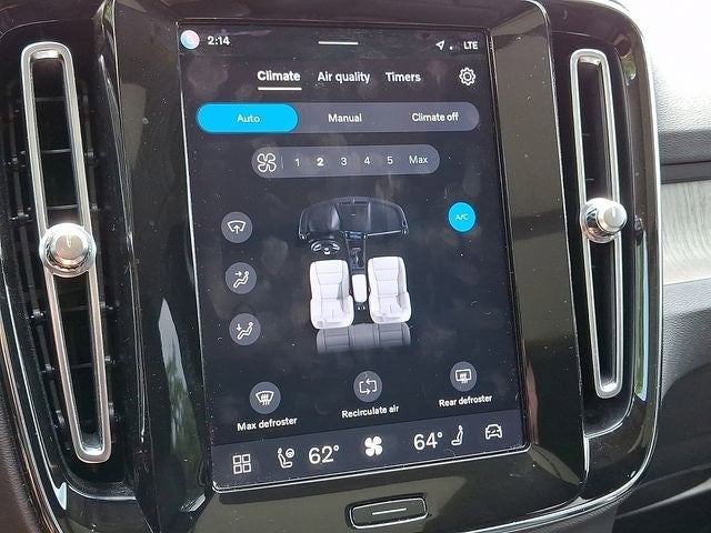 2023 Volvo XC40 B5 Plus Dark Theme