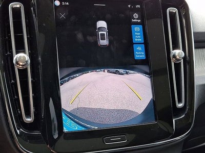 2023 Volvo XC40 B5 Plus Dark Theme
