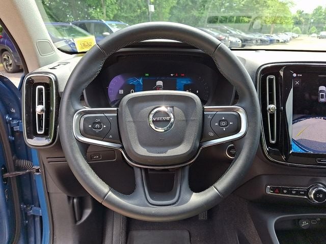 2023 Volvo XC40 B5 Plus Dark Theme
