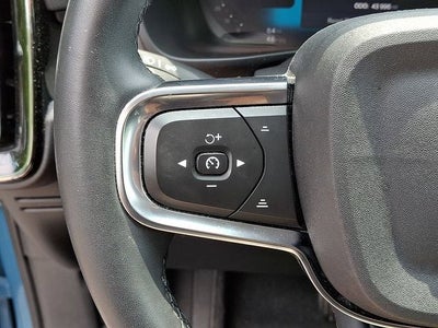 2023 Volvo XC40 B5 Plus Dark Theme