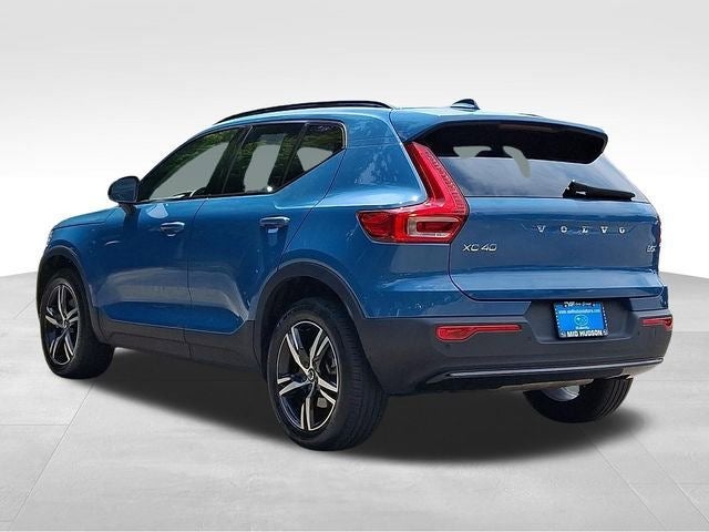 2023 Volvo XC40 B5 Plus Dark Theme