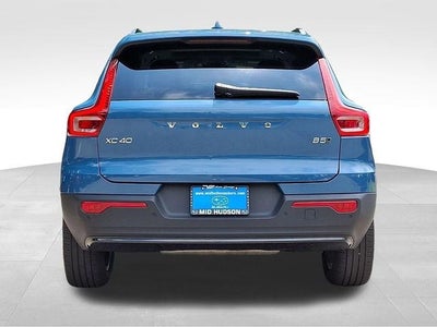 2023 Volvo XC40 B5 Plus Dark Theme
