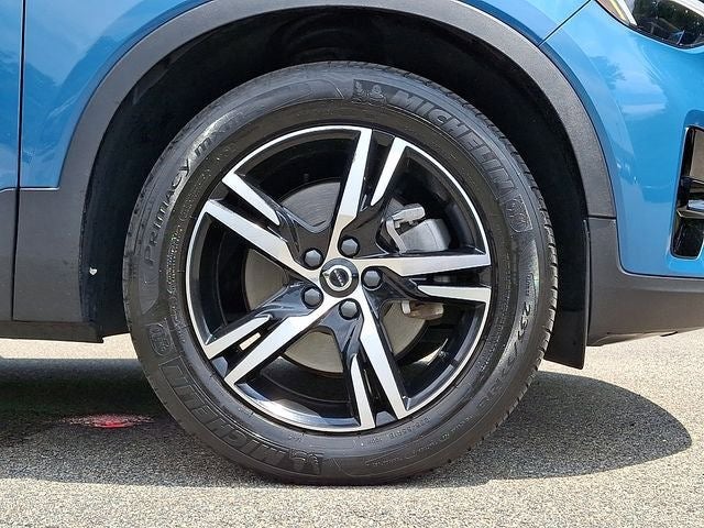 2023 Volvo XC40 B5 Plus Dark Theme