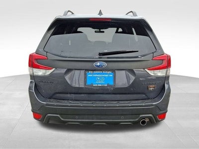 2025 Subaru Forester Base